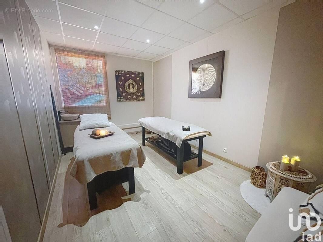 Photo 1 - Commerce à FREJUS