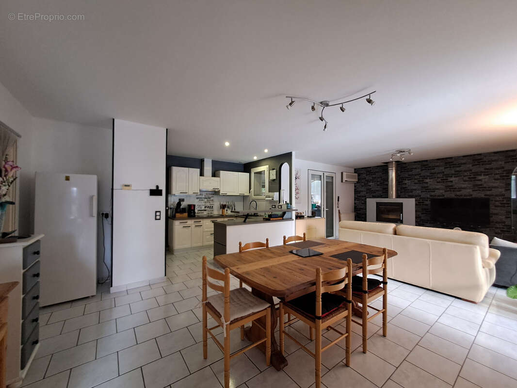 Maison à PORT-SAINTE-MARIE