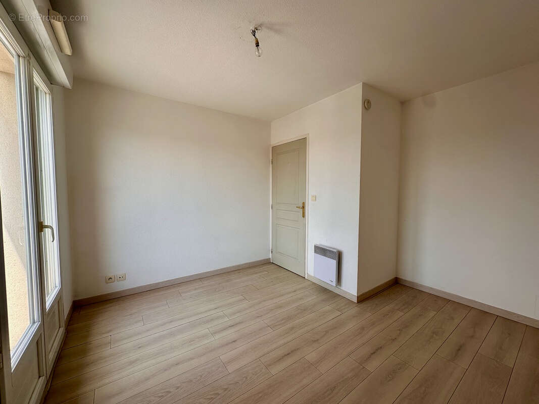 Appartement T2 de 47 m² avec balcon et stationnement Centre-ville - photo 7