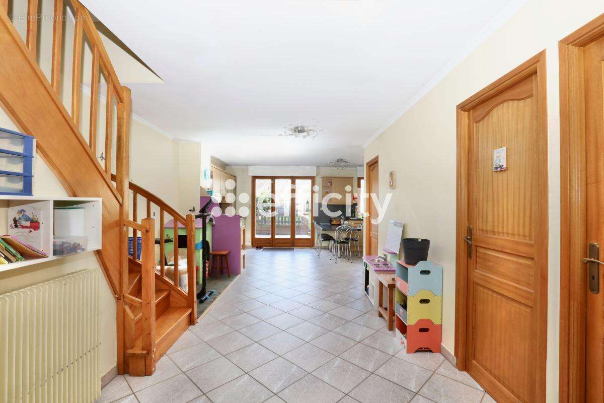 Maison 140 m² à Croix  - photo 7