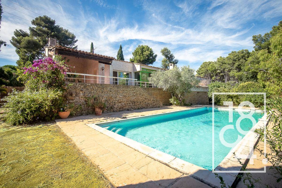 Maison à SAINT-CYR-SUR-MER