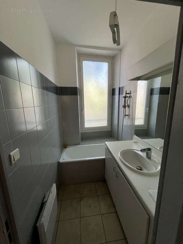 T2 de 46,61 m2 Loi Carrez   Place du 4 Septembre   Marseille 7e - photo 6