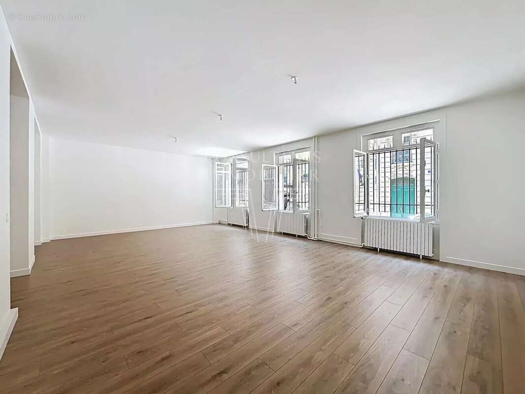 Appartement à PARIS-8E