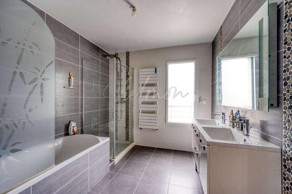 Maison à CRESPIERES