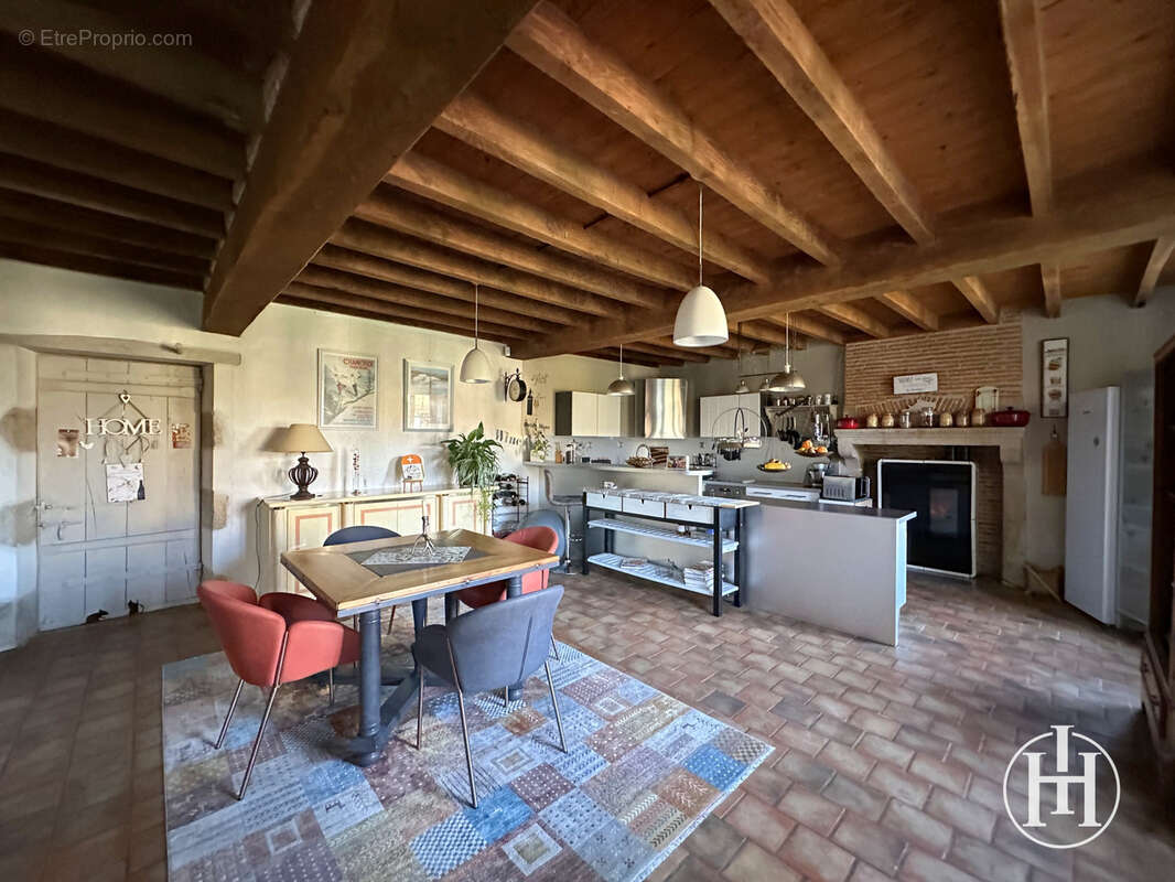 Maison à LIGNEROLLES