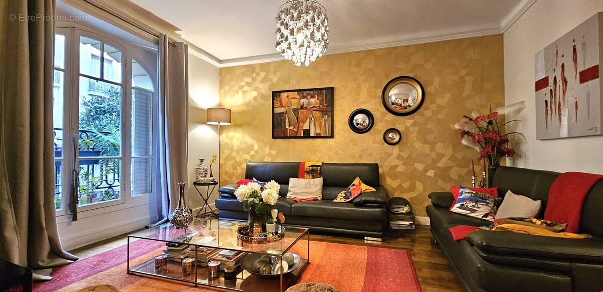 Salon-séjour - Appartement à NEUILLY-SUR-SEINE
