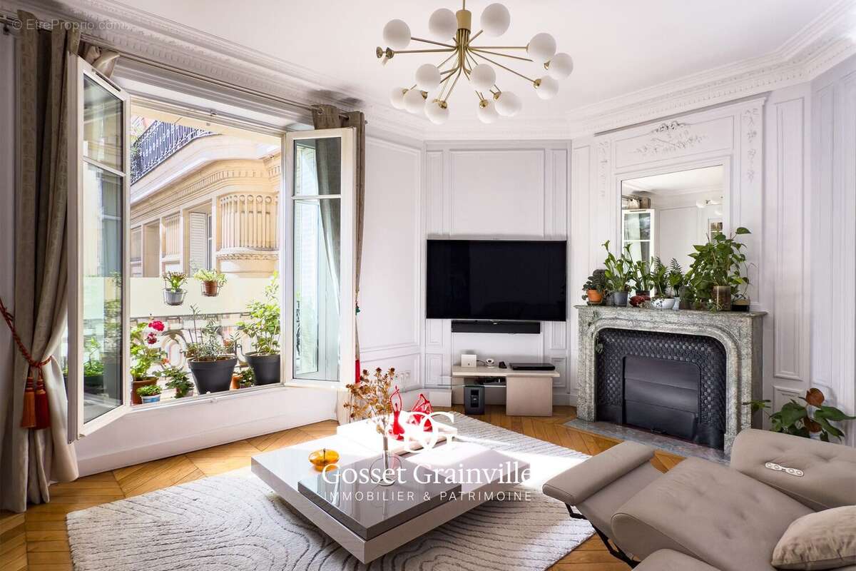 Appartement à NEUILLY-SUR-SEINE