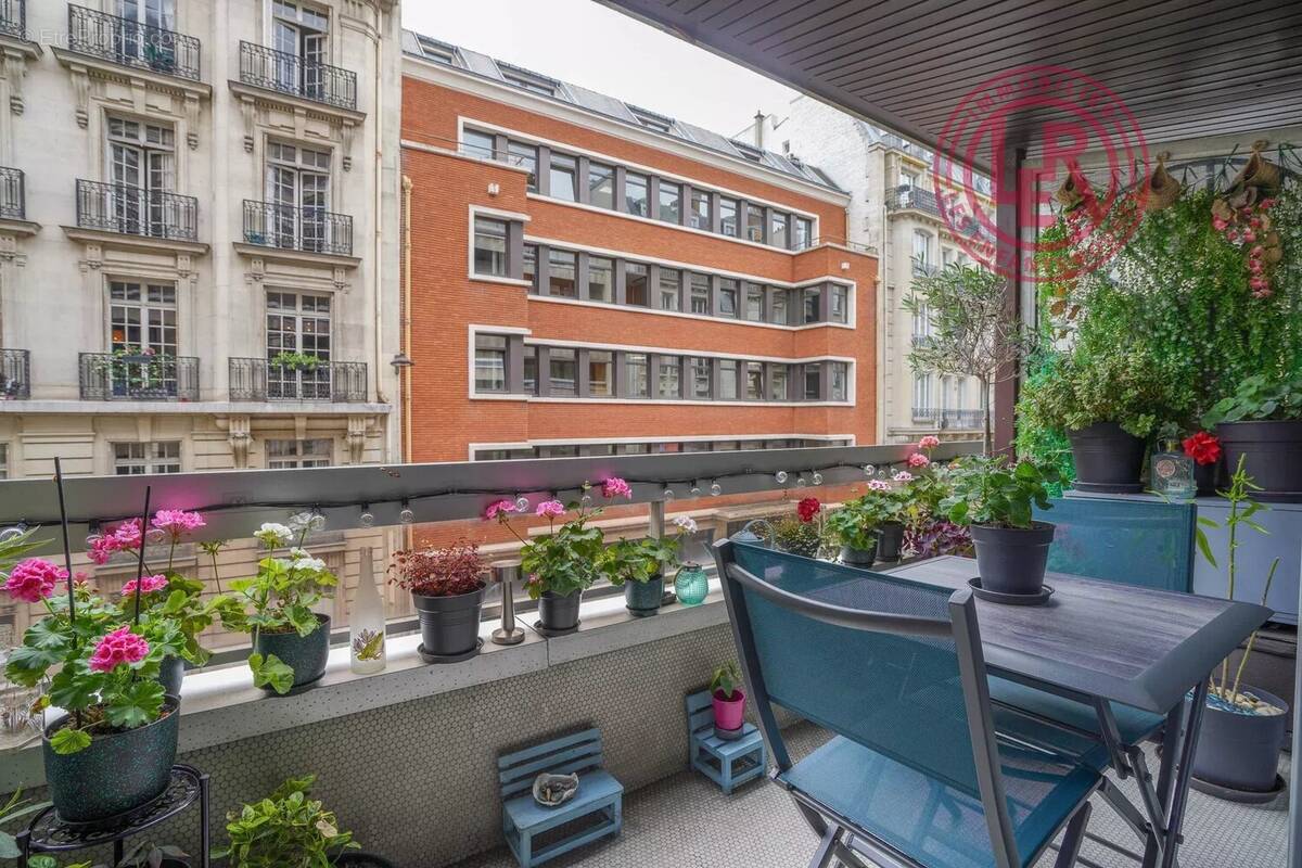 Appartement à PARIS-17E