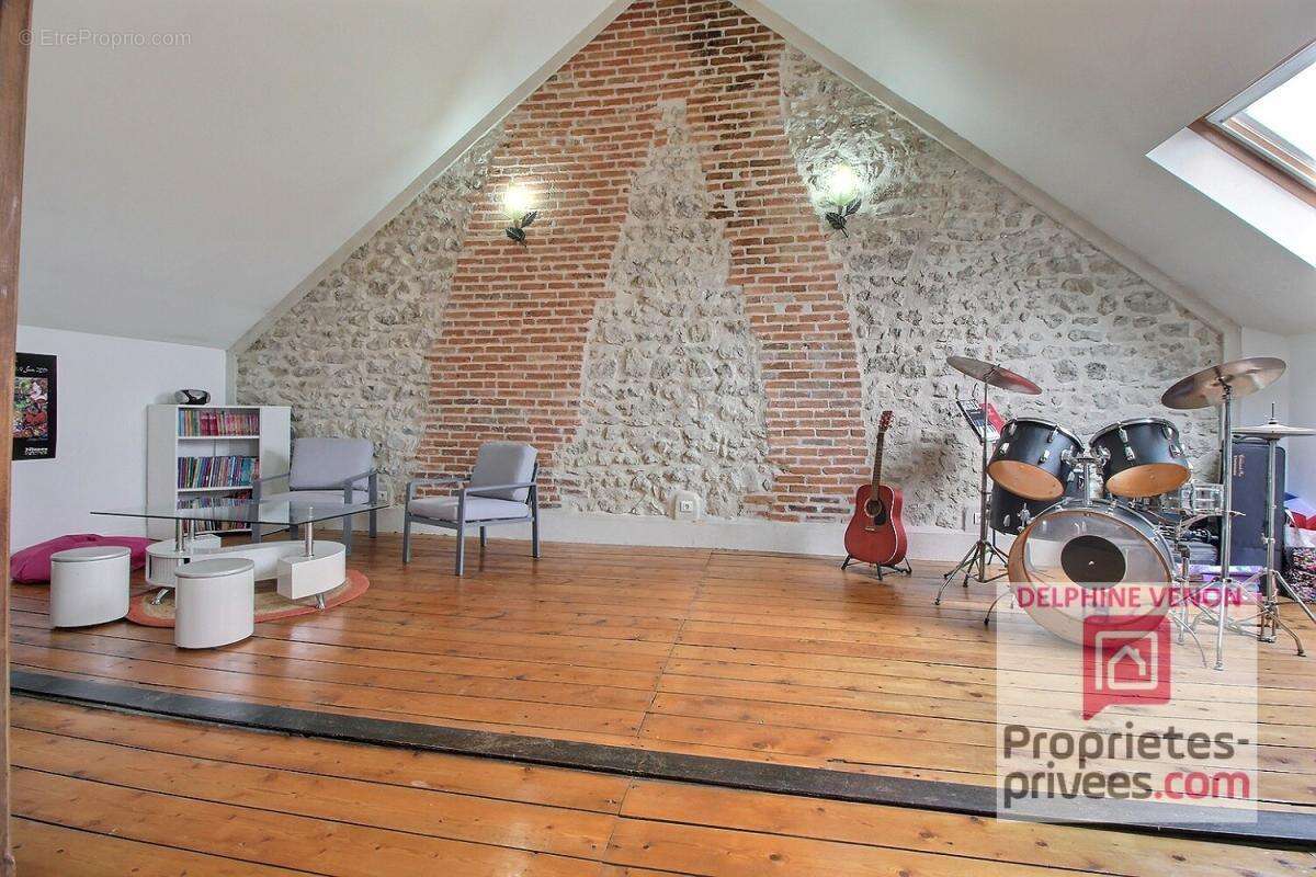 Exclusivité - Maison bourgeoise de 225 m² classe énergie C avec double garage et jardin en centre ville de Châteauneuf sur Loire - photo 14