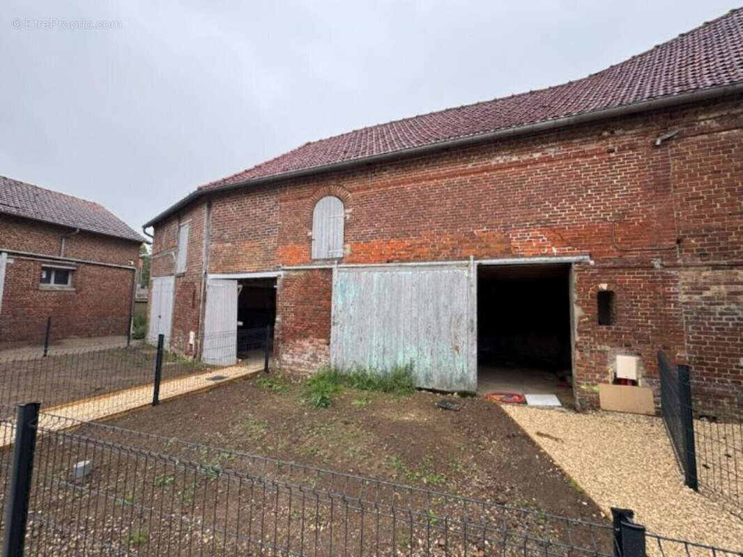 Maison + ancienne ferme à aménager 2 - Maison à LE VAUROUX