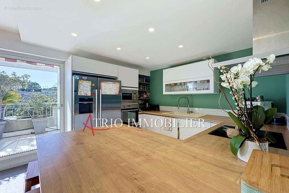 Appartement à SAINT-LAURENT-DU-VAR