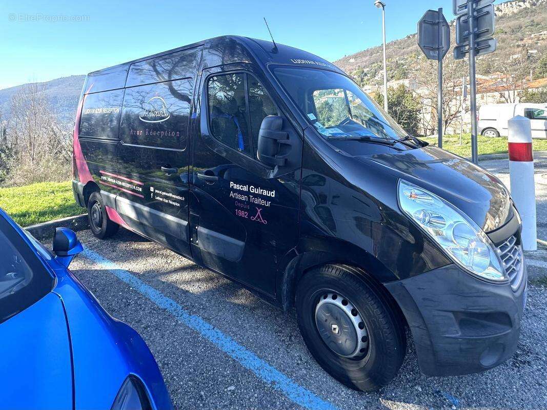 Commerce à CHATEAUNEUF-GRASSE