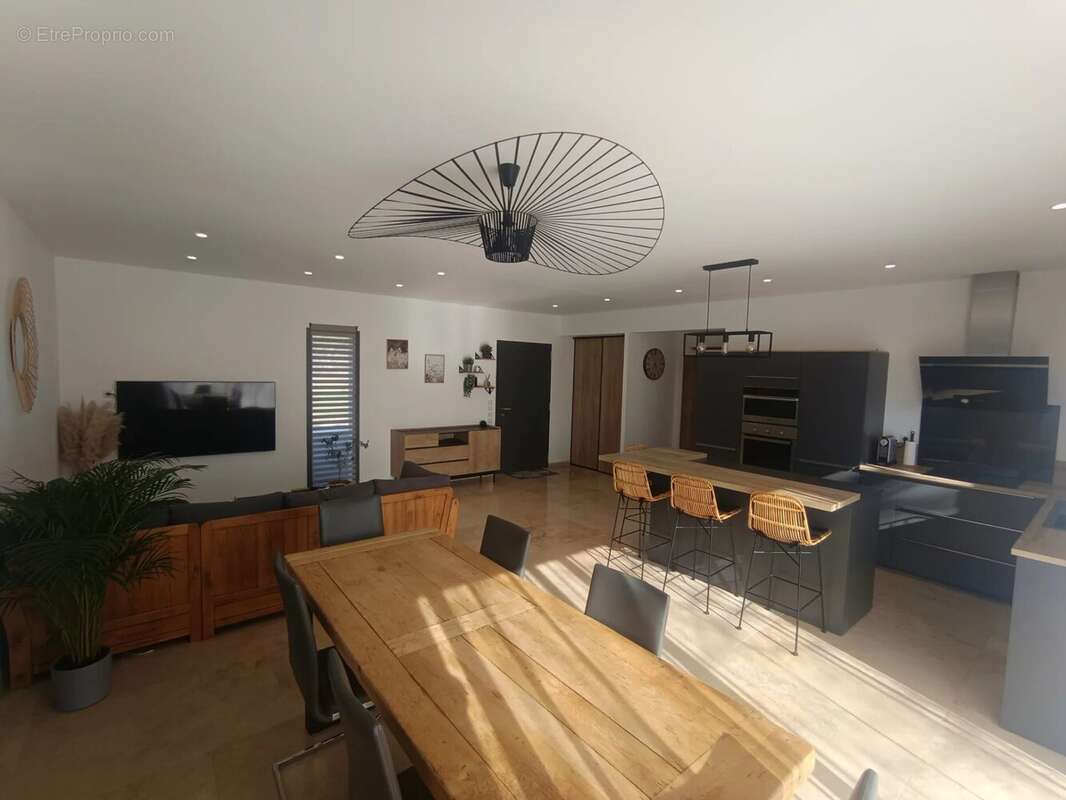 Maison à PELISSANNE