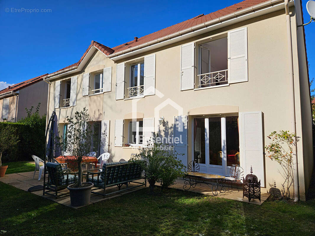 Maison à VERNEUIL-SUR-SEINE