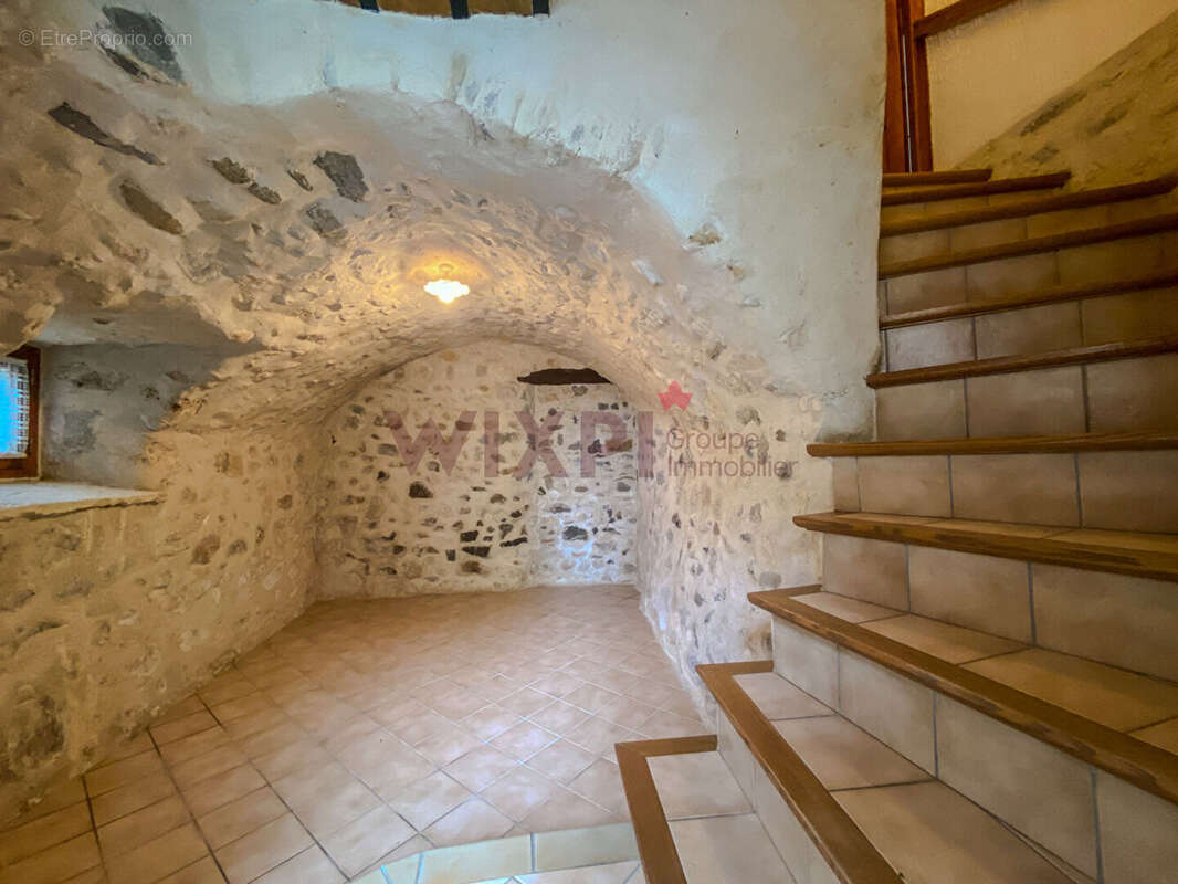 Maison à COMBOVIN