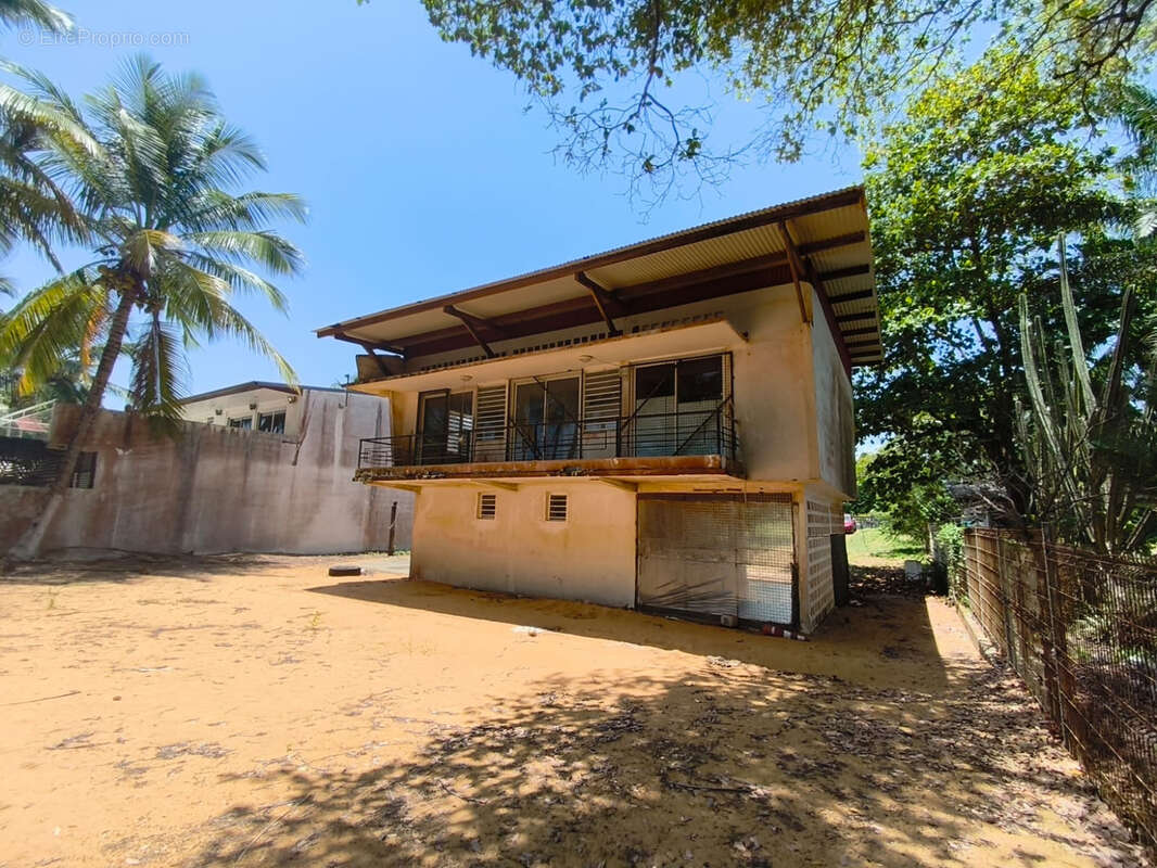 Maison à REMIRE-MONTJOLY