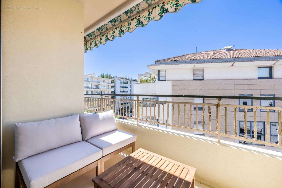 Appartement 2P, 29 m², terrasse sans vis-à-vis, parking – Cannes Banane, rue d’Antibes  - photo 2