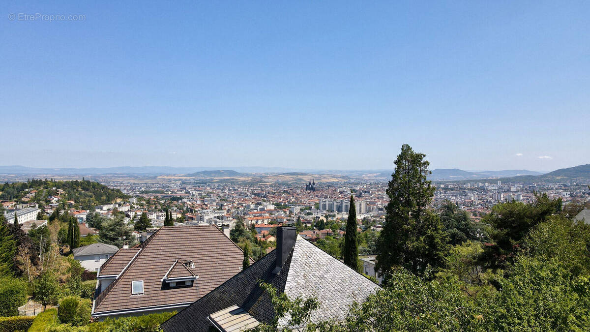 Terrain à CLERMONT-FERRAND