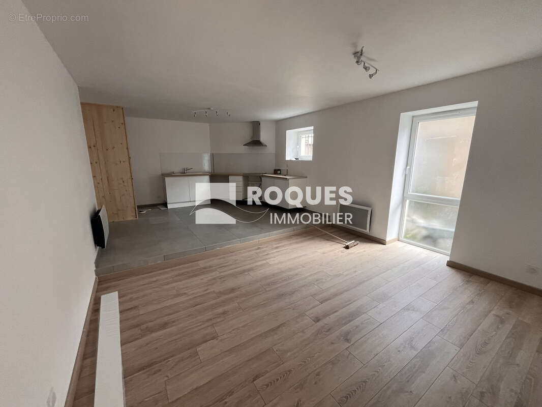 Bédarieux, à vendre belle maison de ville composée de deux appartements loués ! - photo 5
