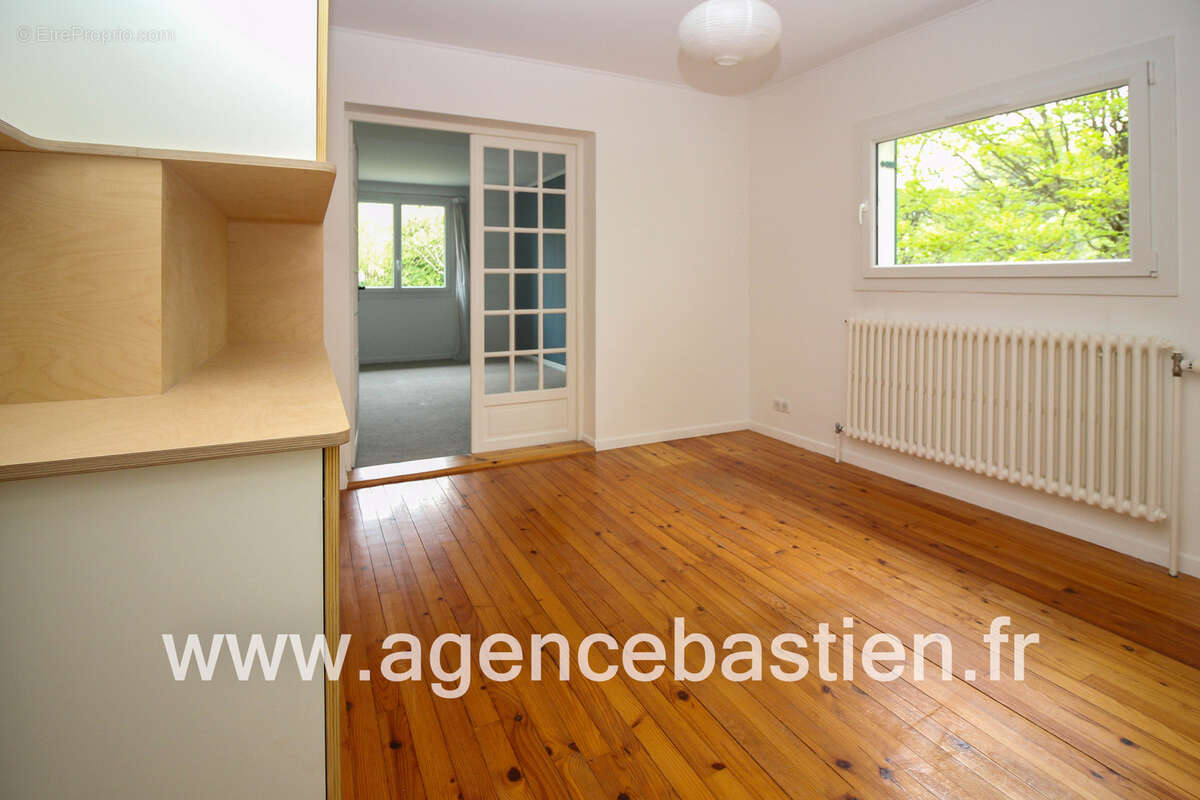 Maison à SAINT-GENIS-POUILLY