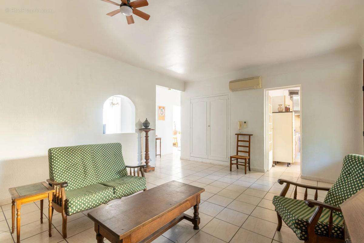 Appartement à SIX-FOURS-LES-PLAGES