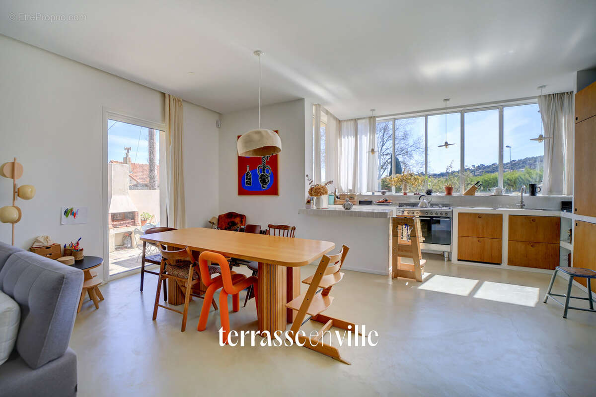 La ciotat - maison d'architecte  - t4 - 100 m2 - lumineuse - parcelle - 430m2  - 775 000 € - photo 2