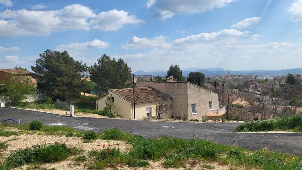 Terrain 297 m² à Pertuis  - photo 2