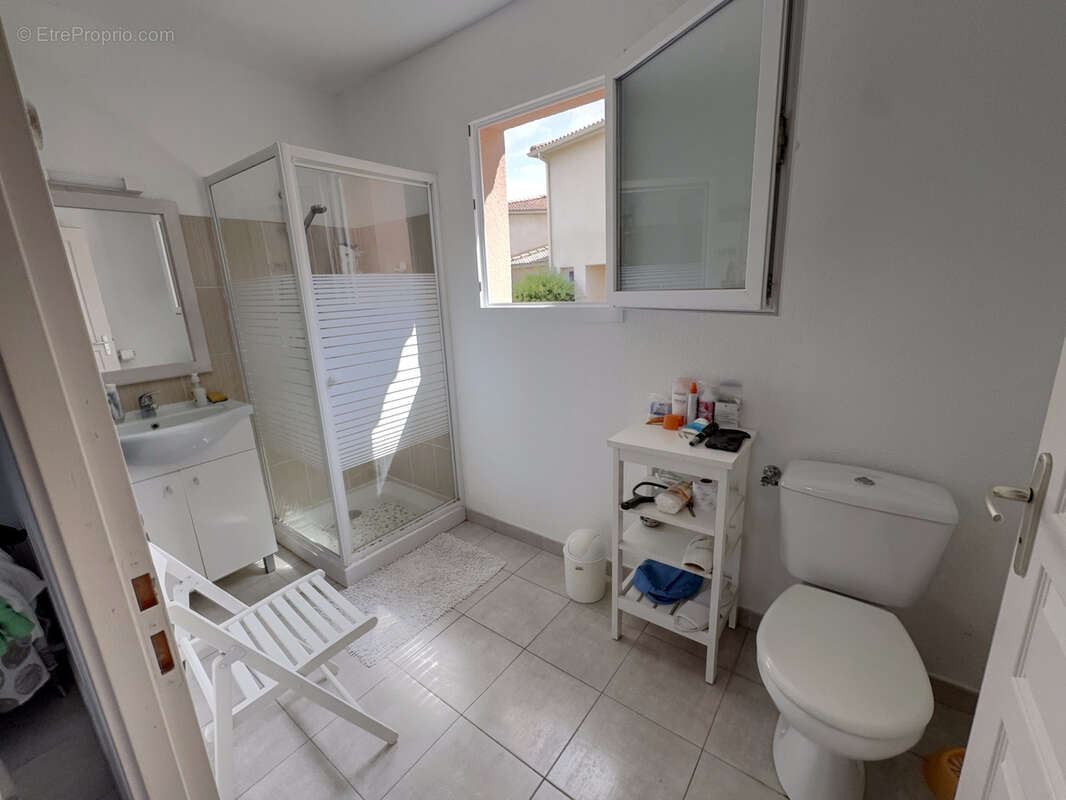 Appartement 76 m² à Santa-Maria-Poggio  - photo 6