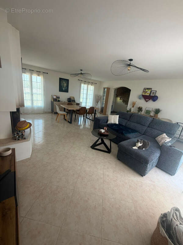 Saint-Sauveur – Élégante maison familiale de 151 m² sur un terrain de 1 600 m² - photo 12