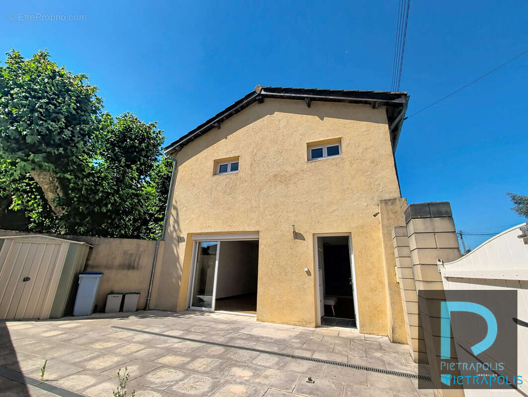 BELLE TERRASSE DE 50 M² ENVIRON