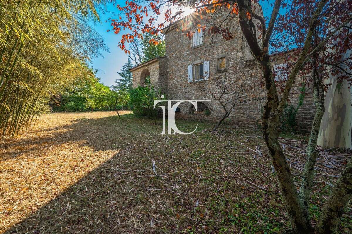 Mas 198m² habitables, 3000m² de terrain , a deux pas de tous commerces - photo 40
