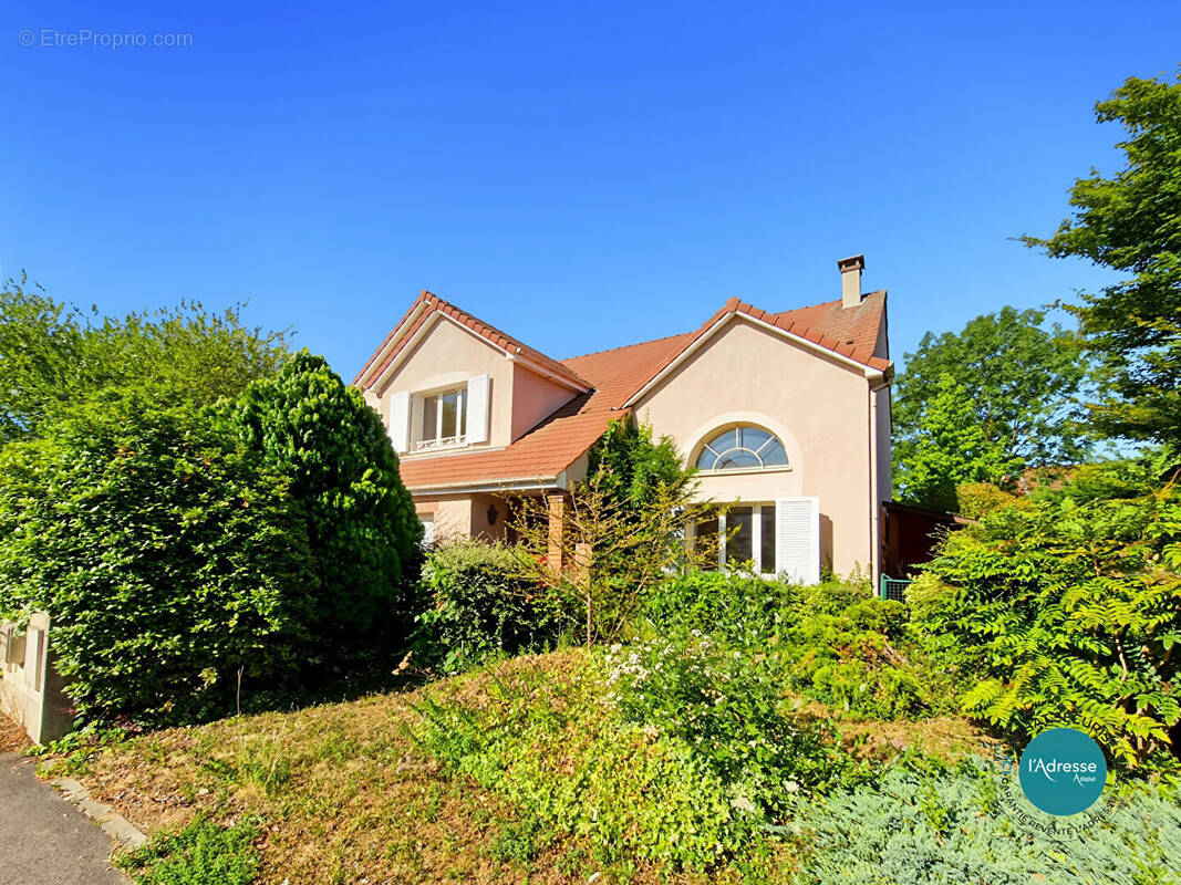 Maison à MENNECY