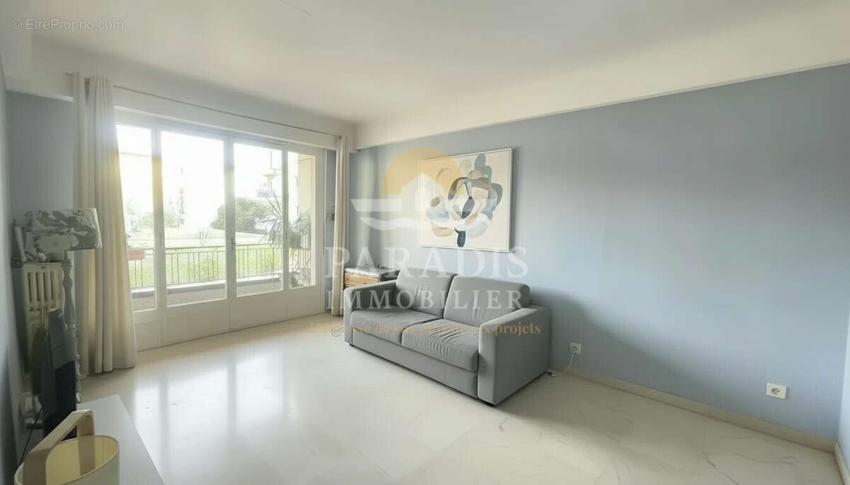 Salon -  séjour - orienté Est - Appartement à NICE