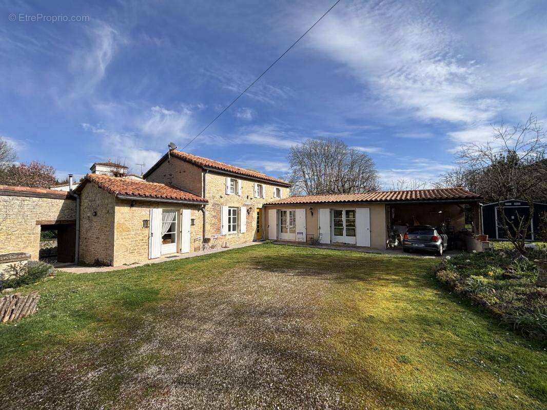 Maison à RUFFEC