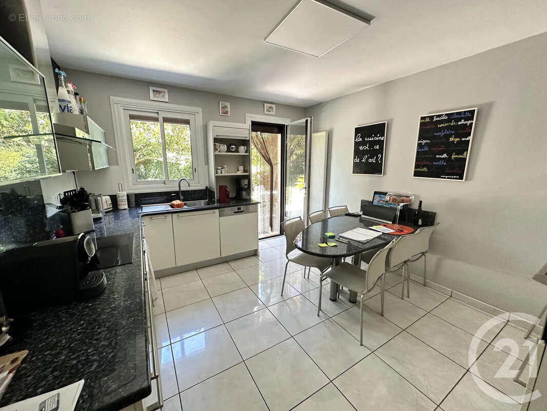 Maison 172 m² à Orthez  - photo 4