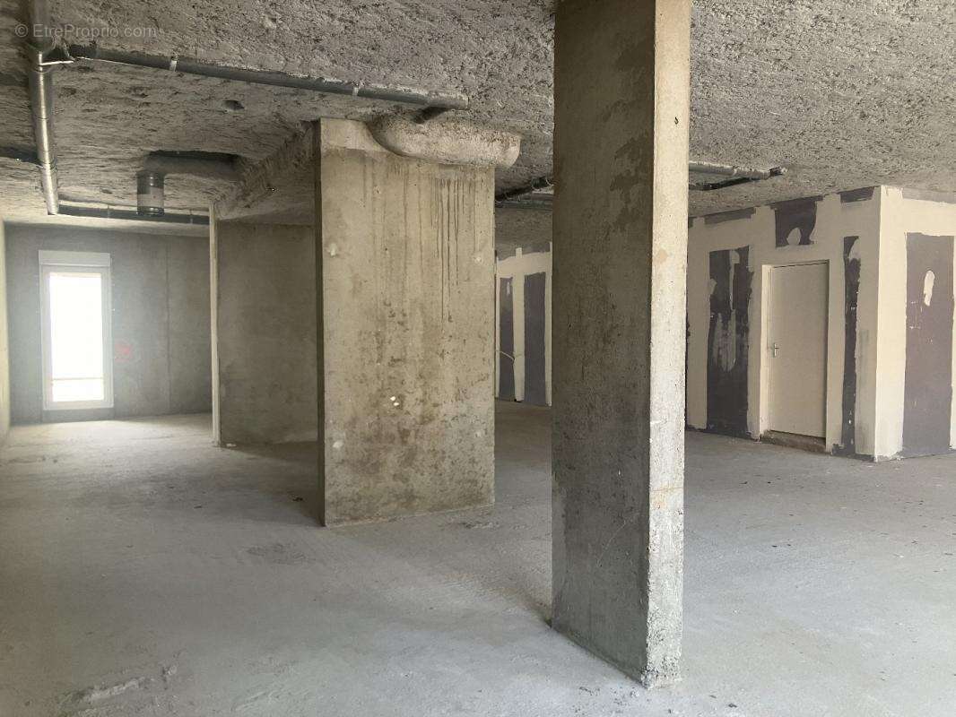 Commerce à SAINT-BONNET-DE-MURE