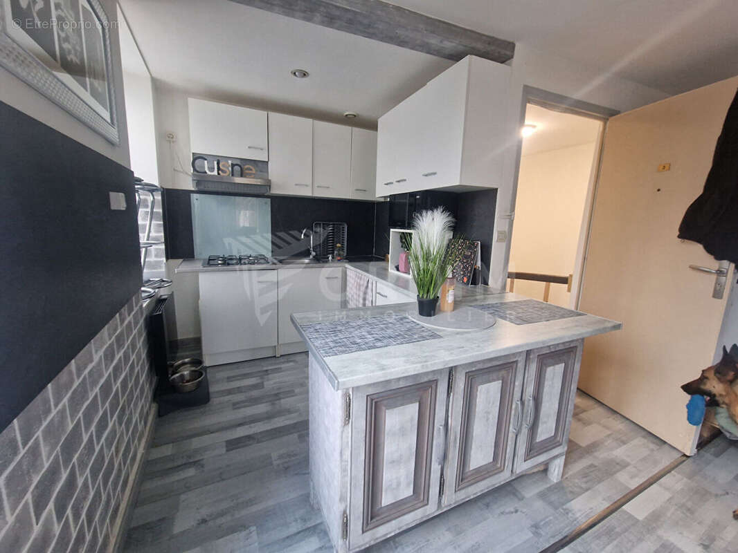 Appartement à GY-L'EVEQUE