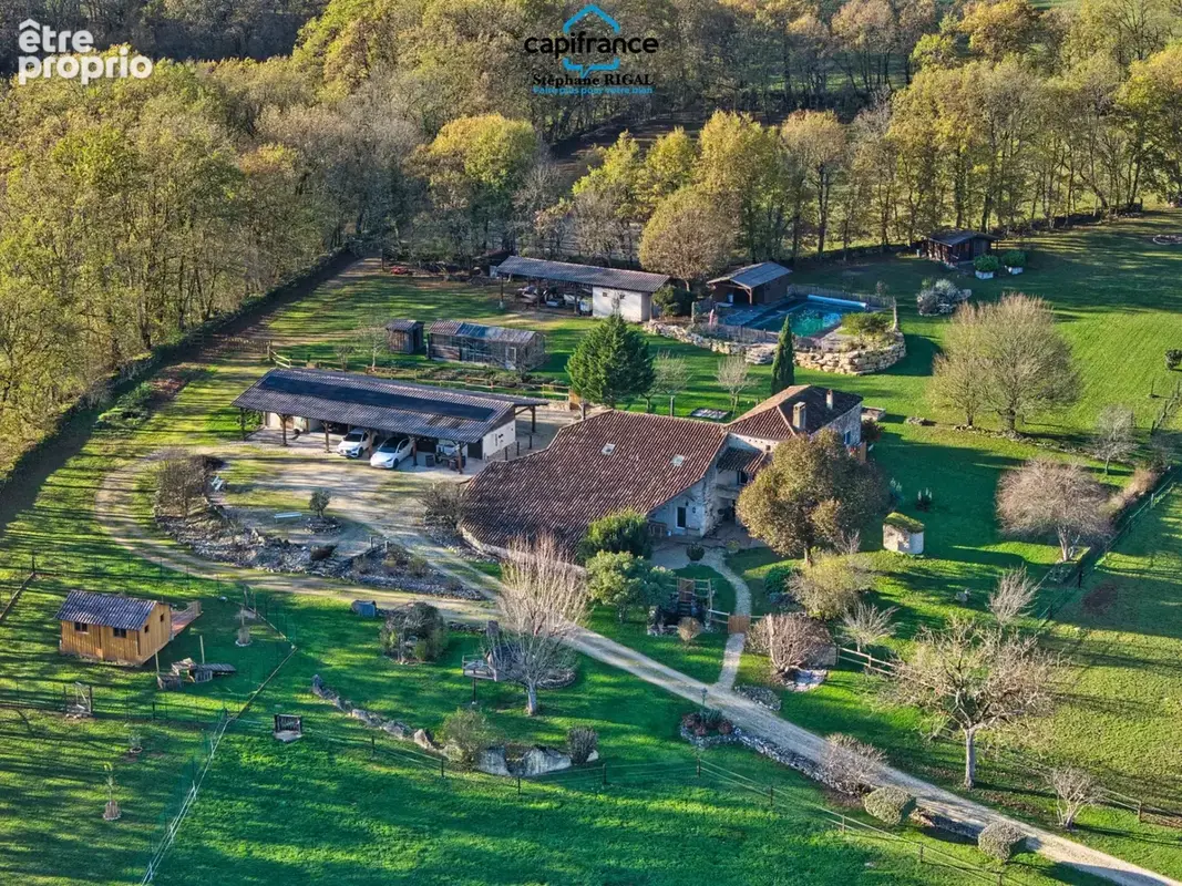 Propriété à vendre 8 pièces, propriété de 220m2 chalet - boxes à chevaux - dépendances sur 7ha de terrain - photo 2