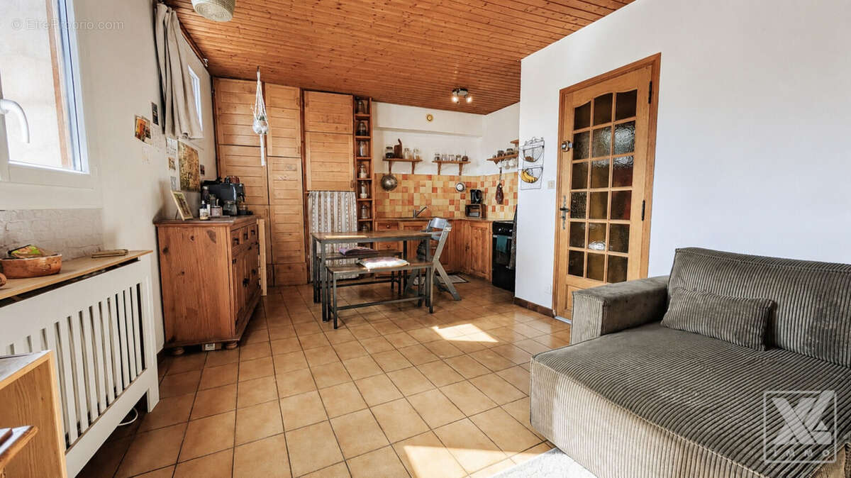BRIANÇON – Joli T2 traversant de 51,79 m2 + Cave - photo 4