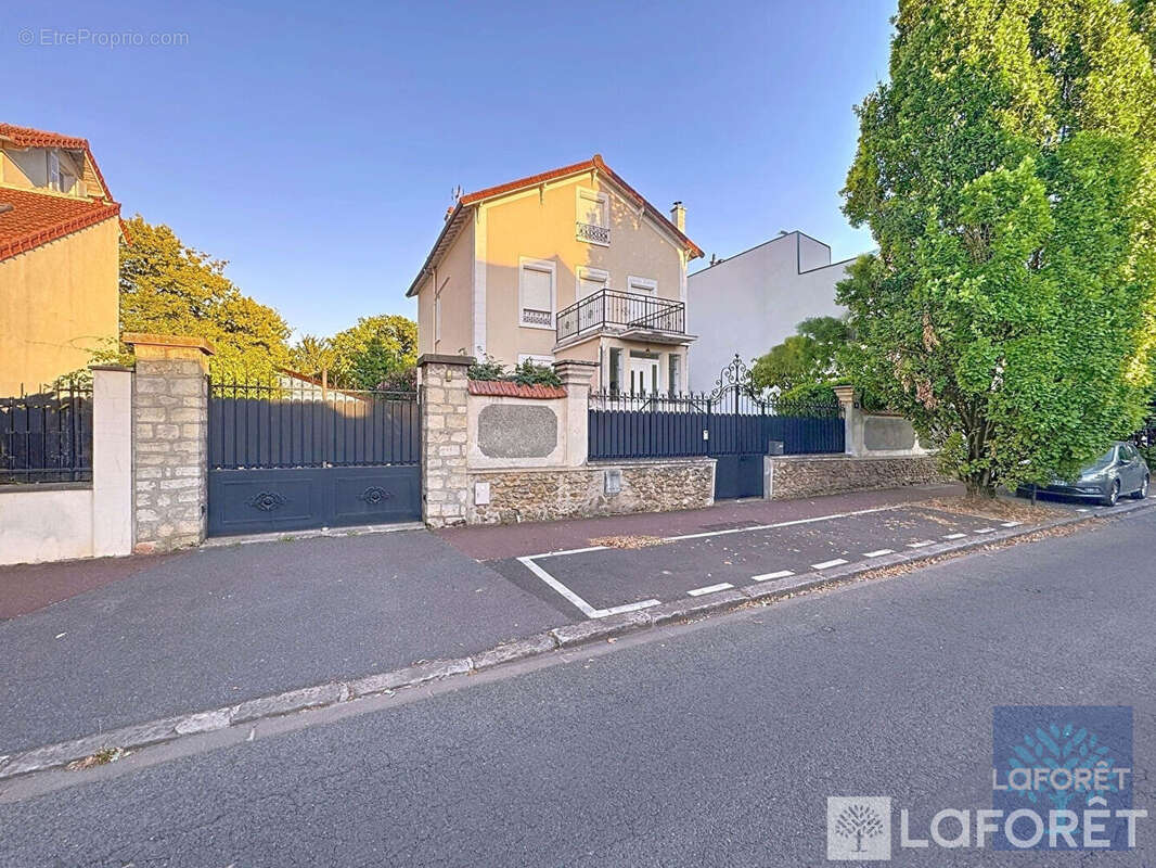 Maison à SAINT-MAUR-DES-FOSSES