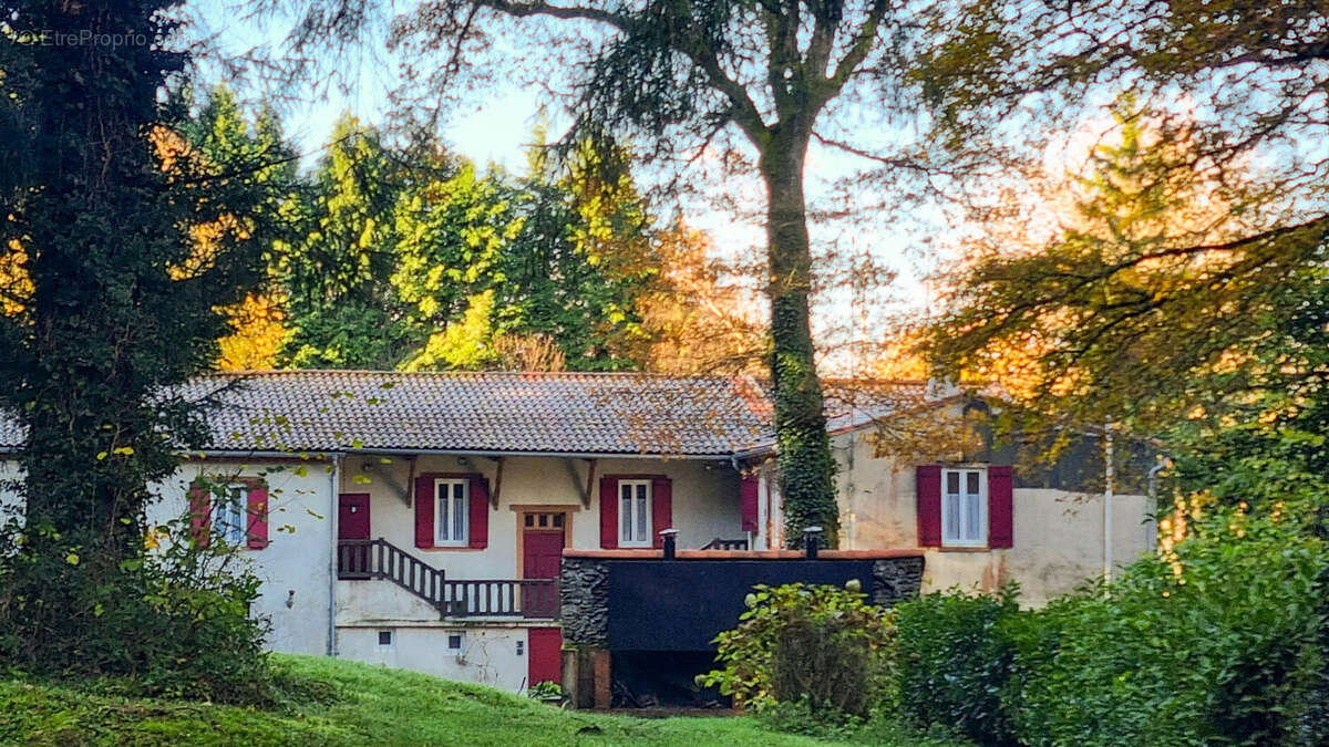 facade - Maison à SAISSAC