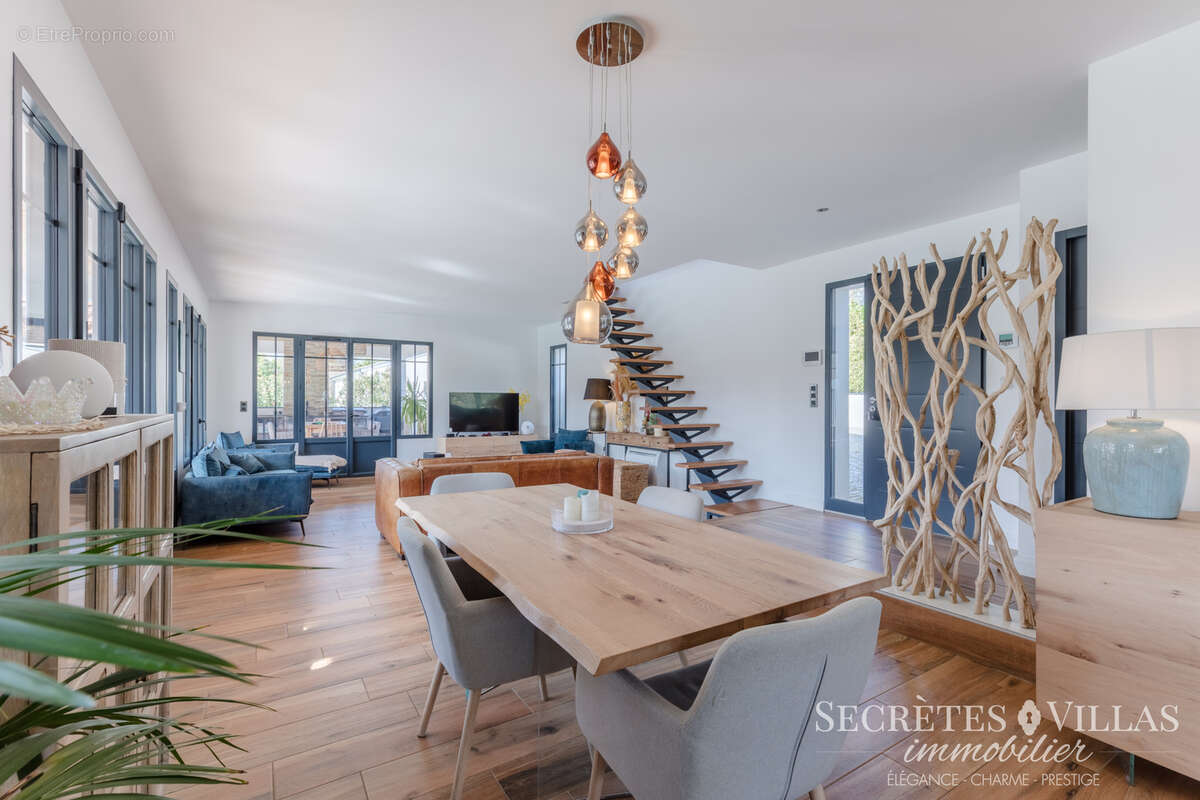 Maison à CAMBLANES-ET-MEYNAC