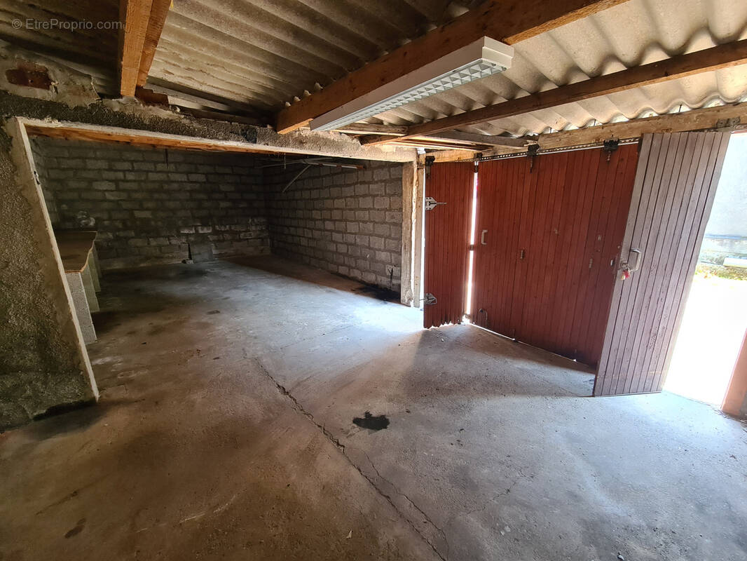 Parking à LE PORTEL