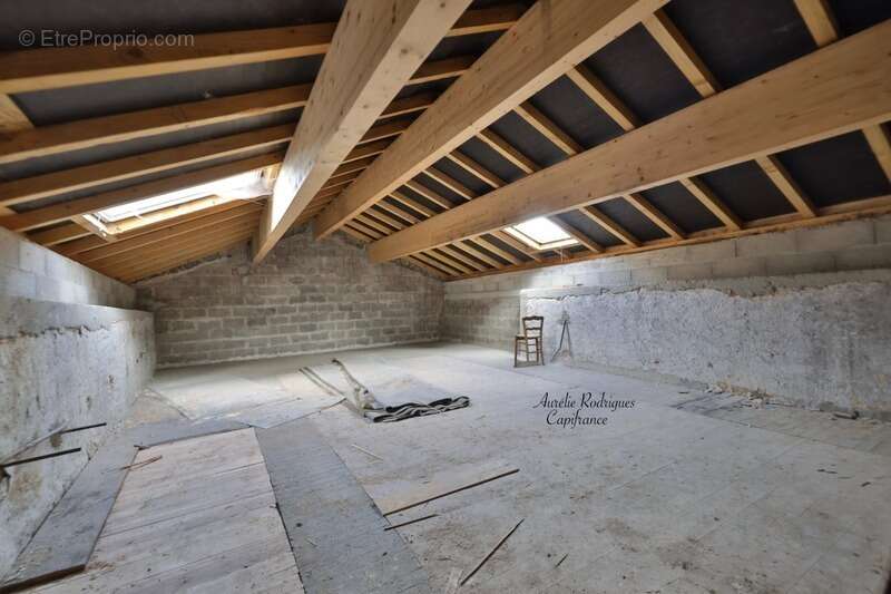 Maison à BAGE-LE-CHATEL