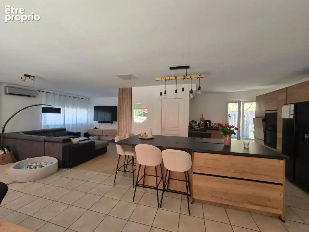 Maison individuelle de plain-pied avec piscine, terrain tout autour – Centre de Roche-la-Molière. DPE C - photo 6