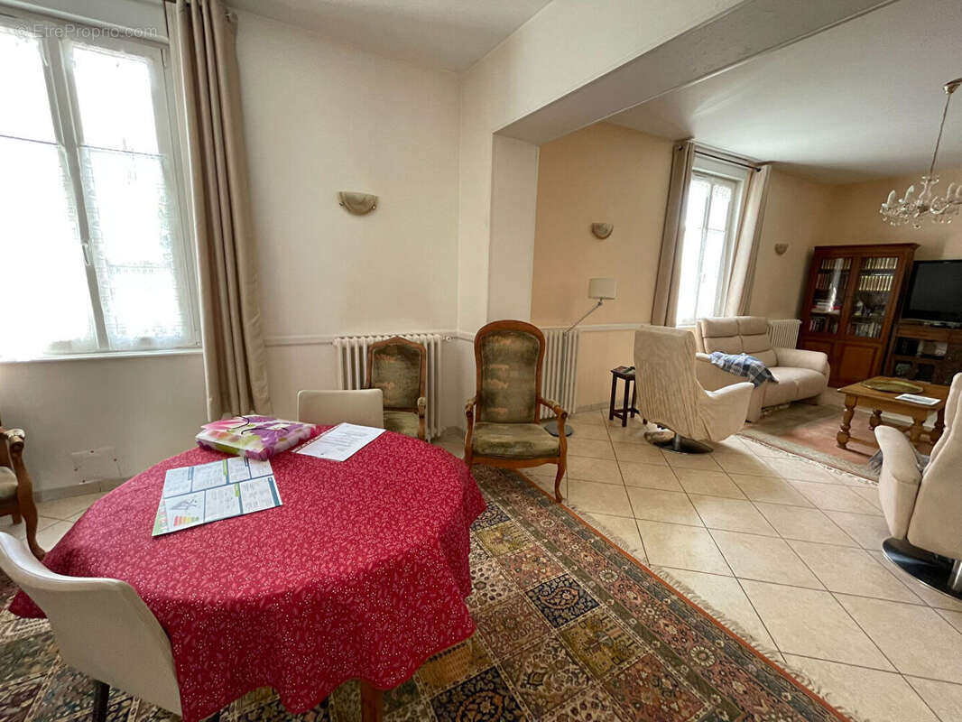 Maison 7 pièces à vendre à Varrains - Calme et Confort - photo 6