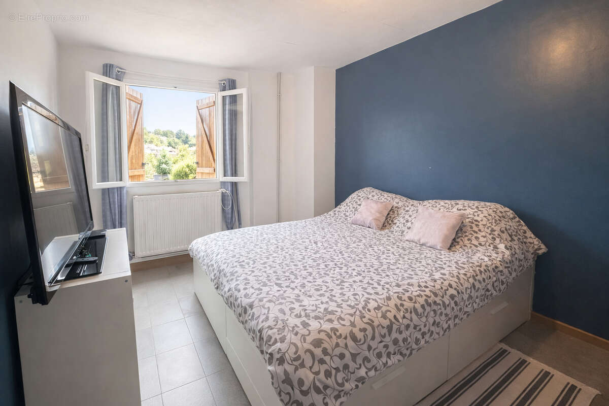 Maison à THIERS-SUR-THEVE