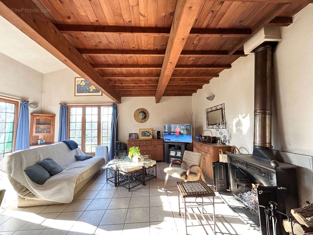 Maison à LUSSAN
