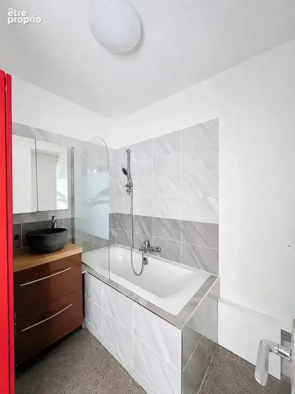 Saint-André-lez-Lille – T3 lumineux 2 chambres avec parking collectif et cave - photo 8