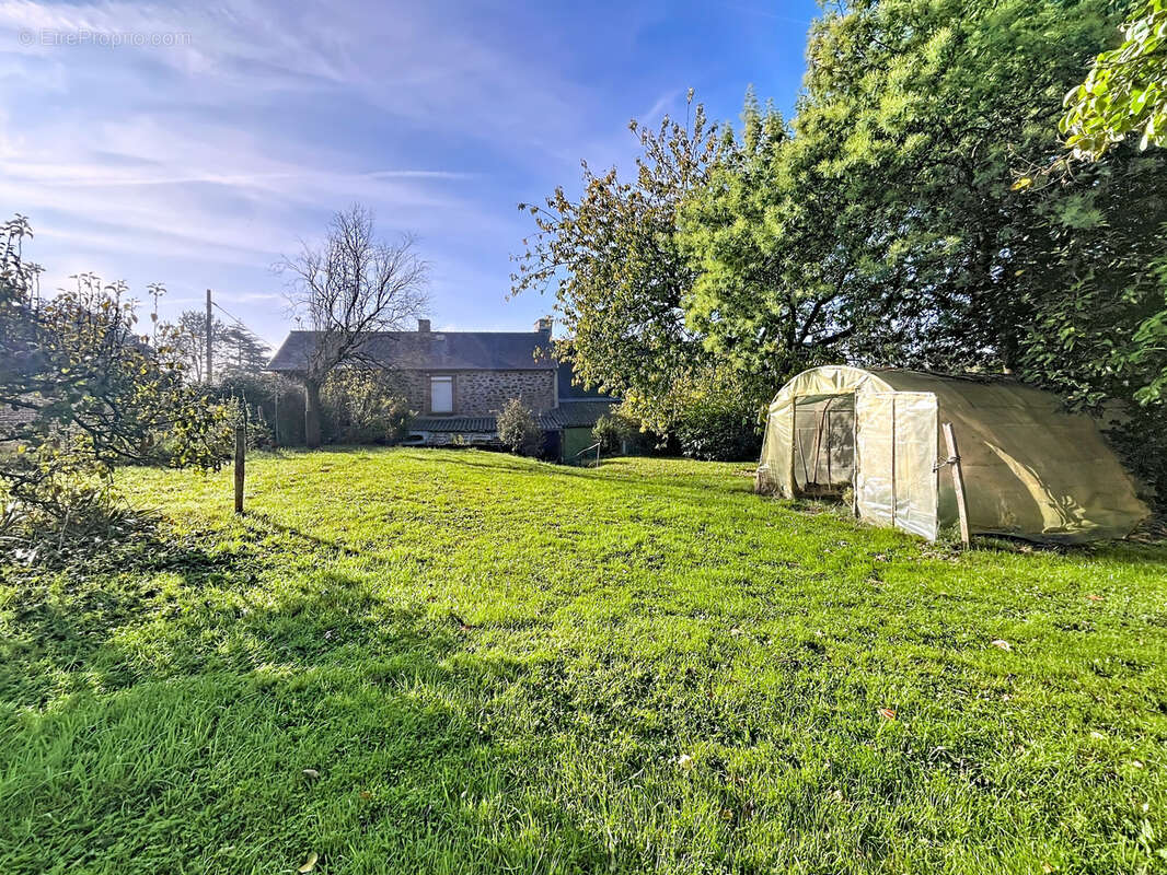 Maison à SAINT-JEAN-DE-SAVIGNY